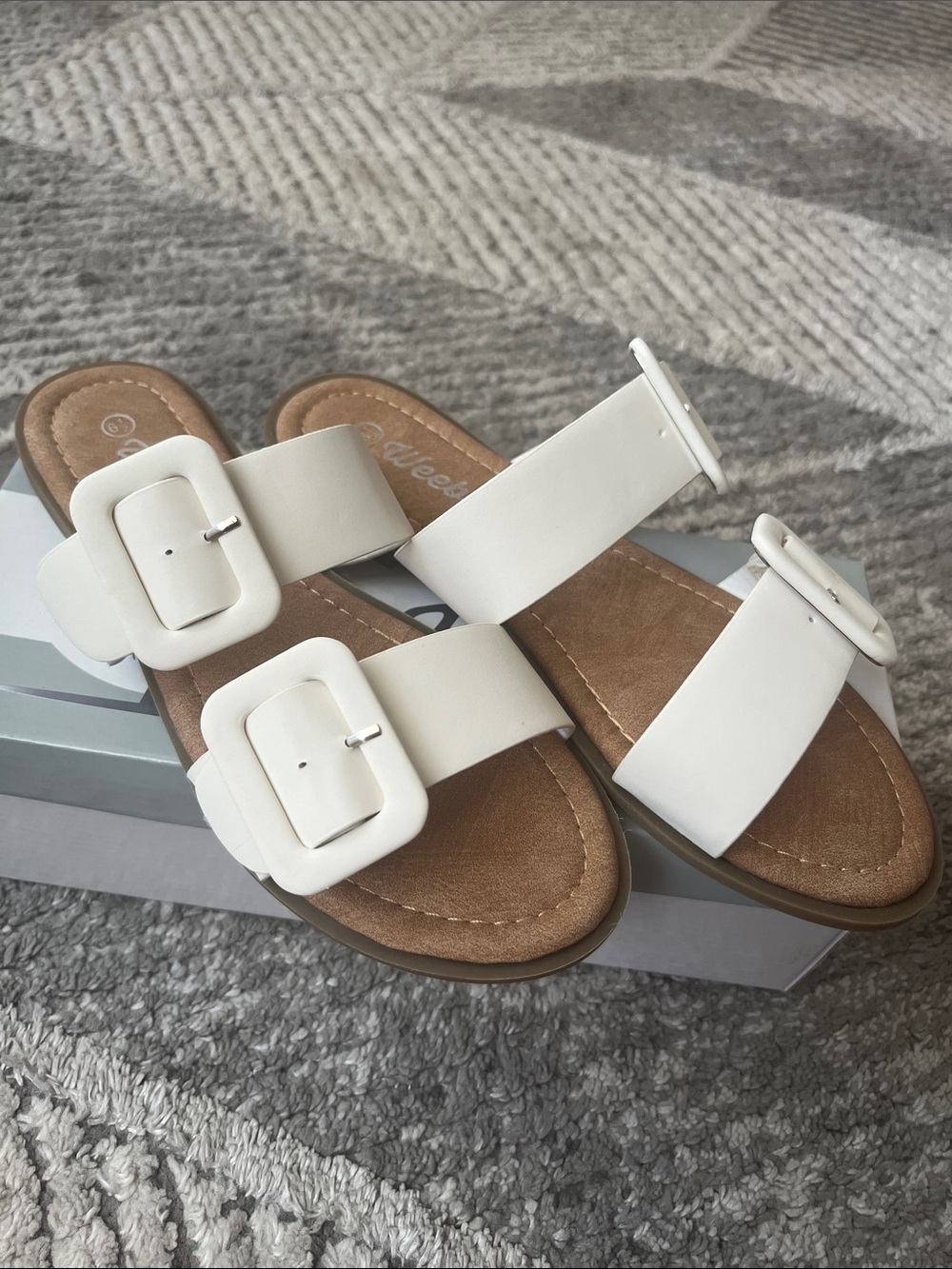 NIB Weeboo Lynda Sandal White - Size 6.5 Summer Vacation Resort Pool